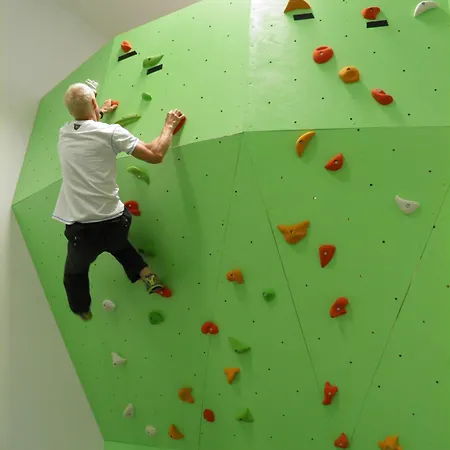 Hyvaerilae Youth- And Centre ホテル 3*