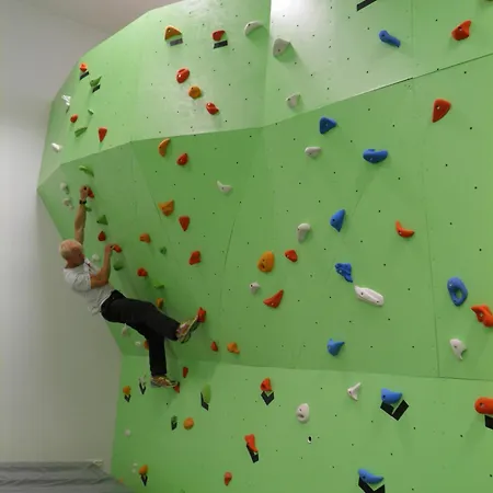 Hyvaerilae Youth- And Centre ホテル ヌルメス