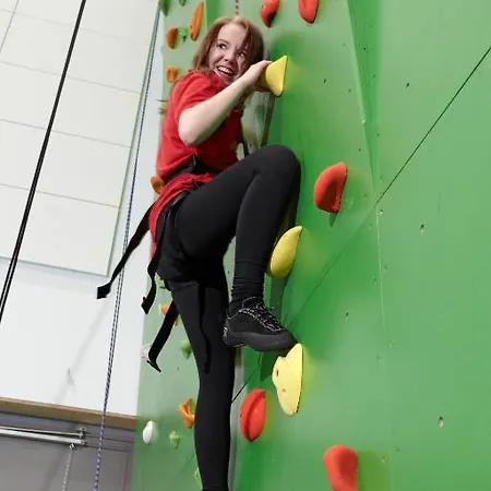 Hyvaerilae Youth- And Centre Hotel